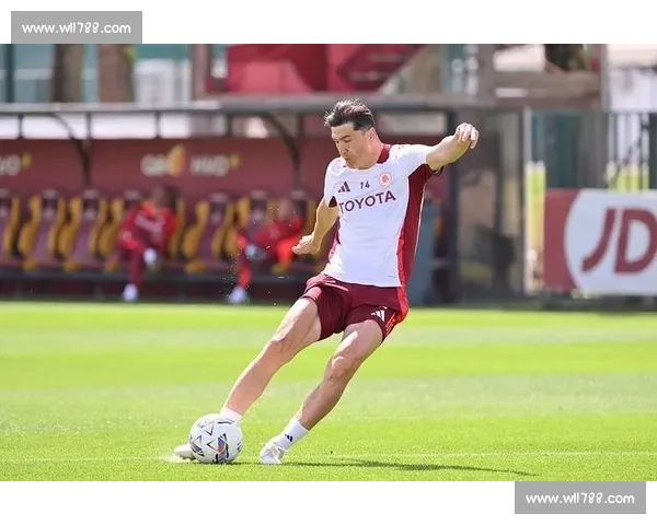 罗马前锋肖穆罗多夫接近加盟巴萨克赛尔，转会费或达 800 万欧